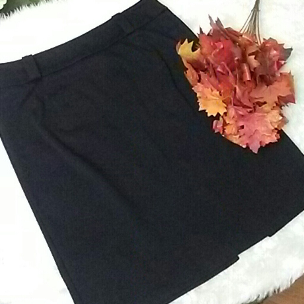 🎁Plain black skirt